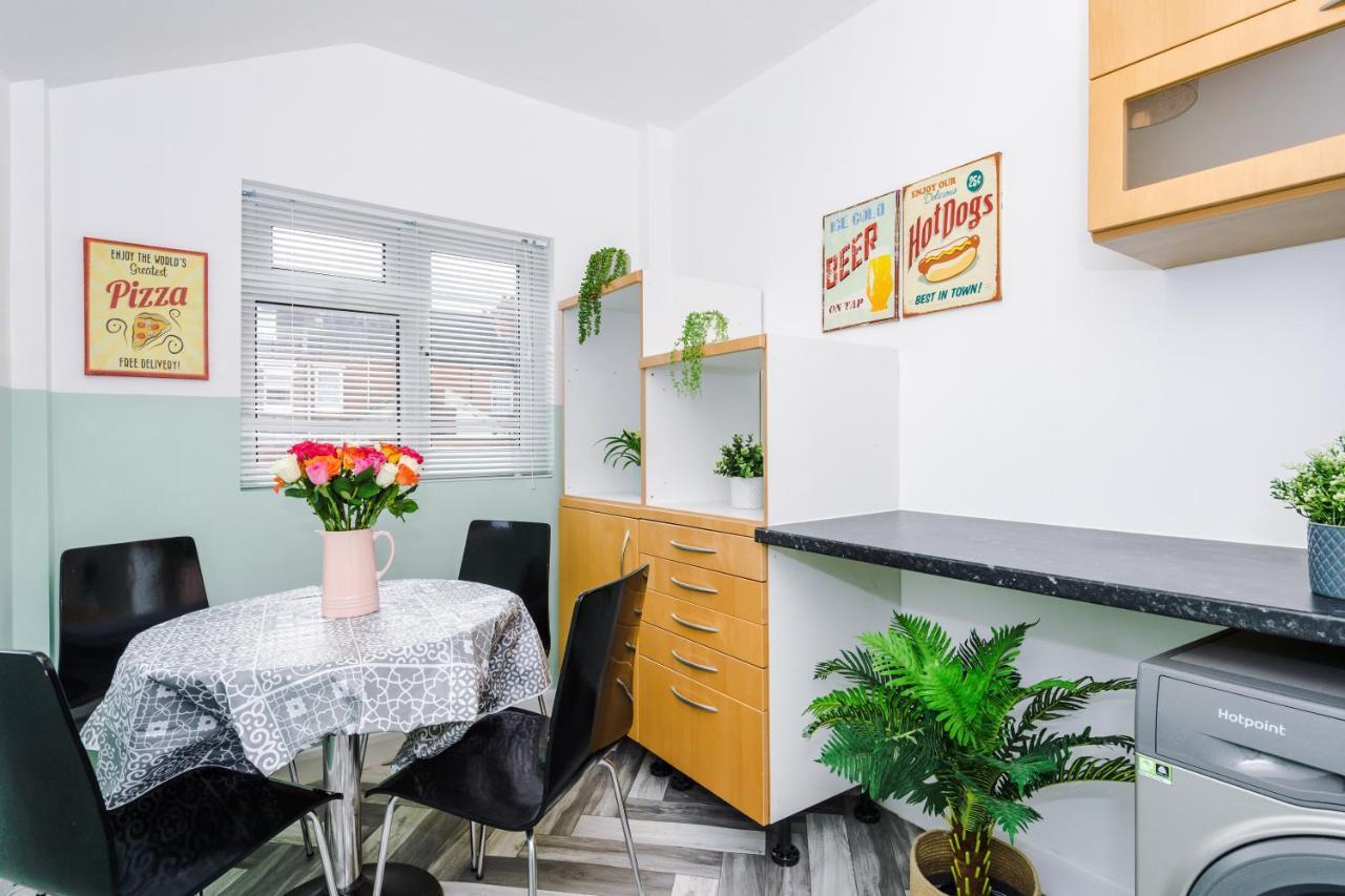 Harley House - Spacious Home With Free Netflix & Parking By Rocketbnb Coventry Buitenkant foto