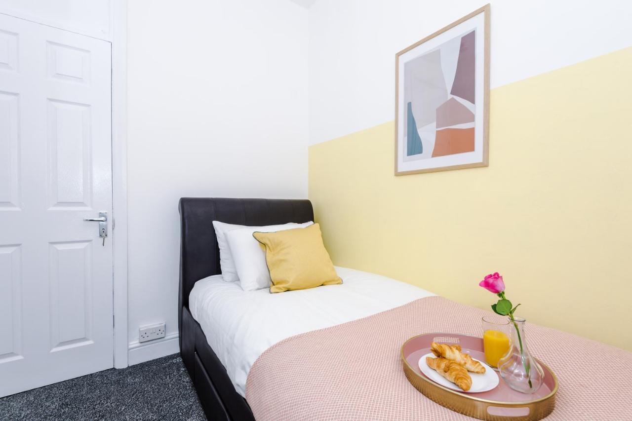 Harley House - Spacious Home With Free Netflix & Parking By Rocketbnb Coventry Buitenkant foto