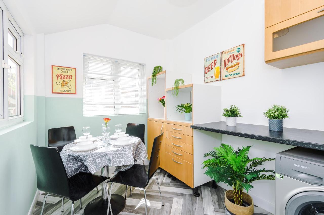 Harley House - Spacious Home With Free Netflix & Parking By Rocketbnb Coventry Buitenkant foto