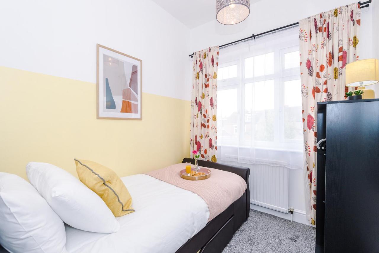 Harley House - Spacious Home With Free Netflix & Parking By Rocketbnb Coventry Buitenkant foto